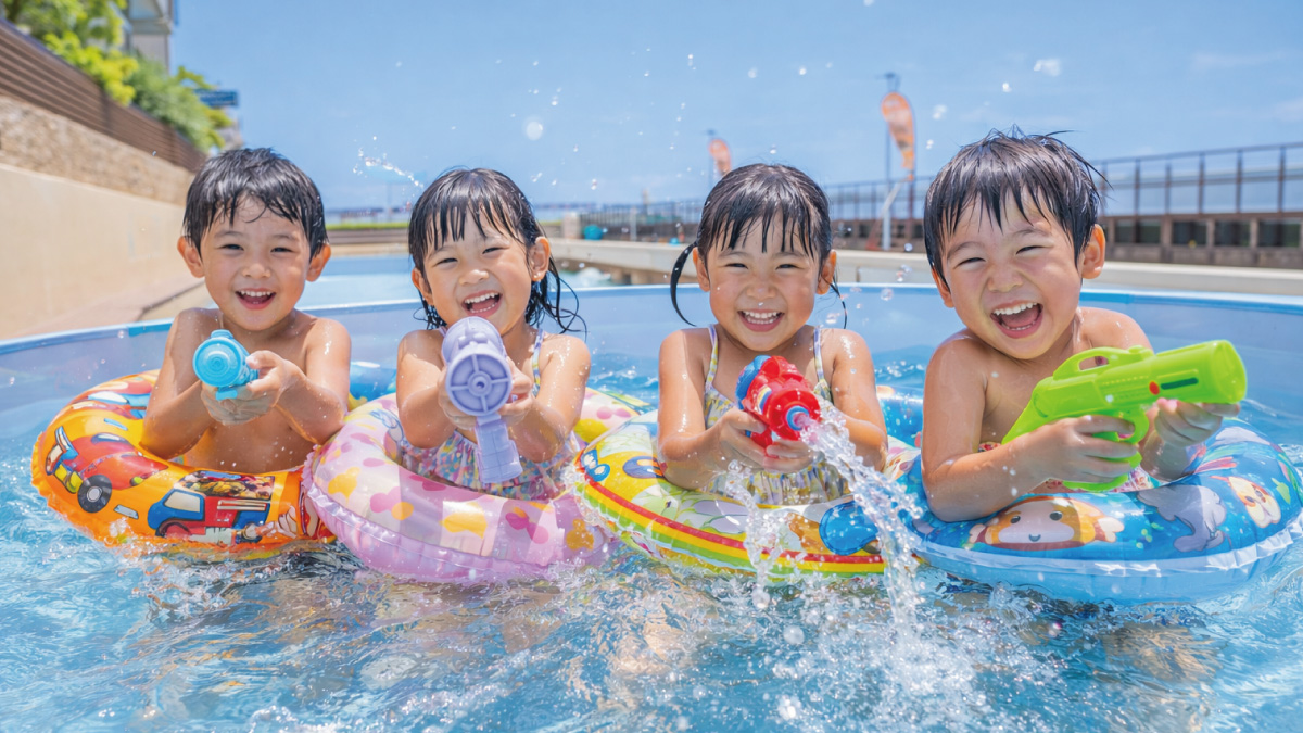 お子さま専用ビニールプールと水鉄砲！