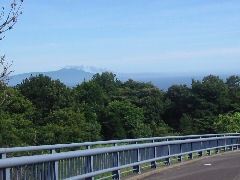 池の郷橋から見える大島