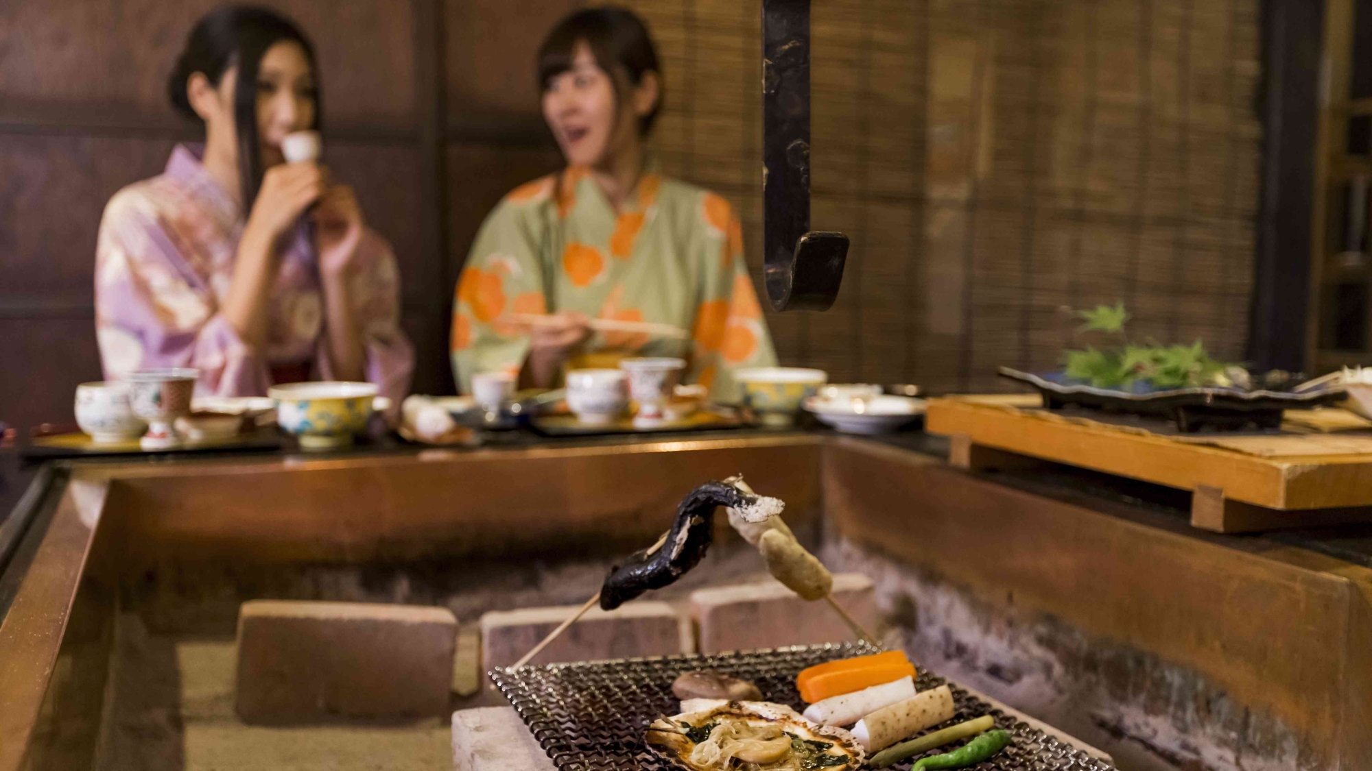 【囲炉裏◇炉端会席】＜ご夕食時間：17:30〜19:15＞山海の幸の炭火焼きコース”特選炉端会席”