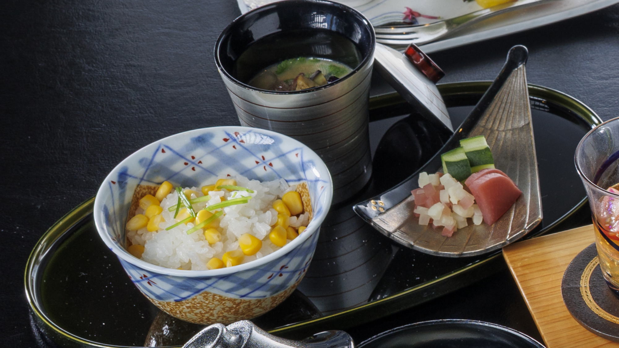 夏季創作和食：トウモロコシ炊き込みご飯　夏野菜の味噌汁