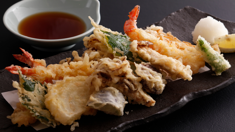 【楽天スーパーSALE】地酒と温泉大人旅◆地酒3種のオリジナル飲み比べ会席料理をお部屋食で┃2食付
