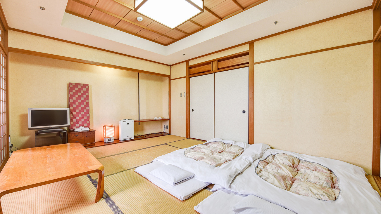 *【和室10畳】和室ならではの風情と落ち着きを感じるお部屋です。