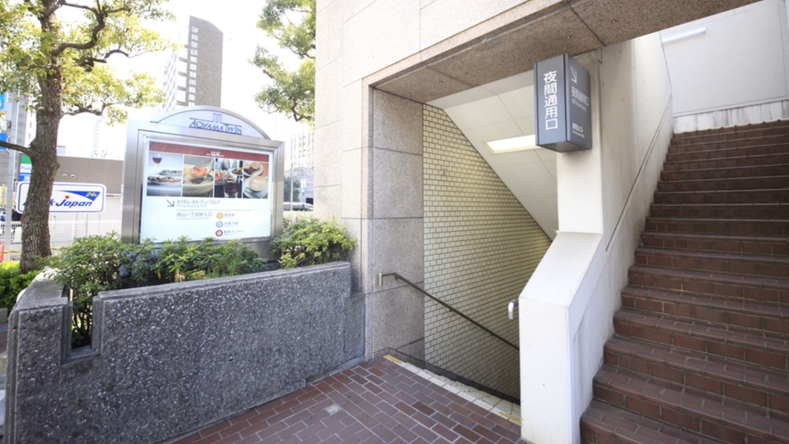 アクセス（青山一丁目駅）①青山一丁目駅4番出口南を出て、右に進みます。