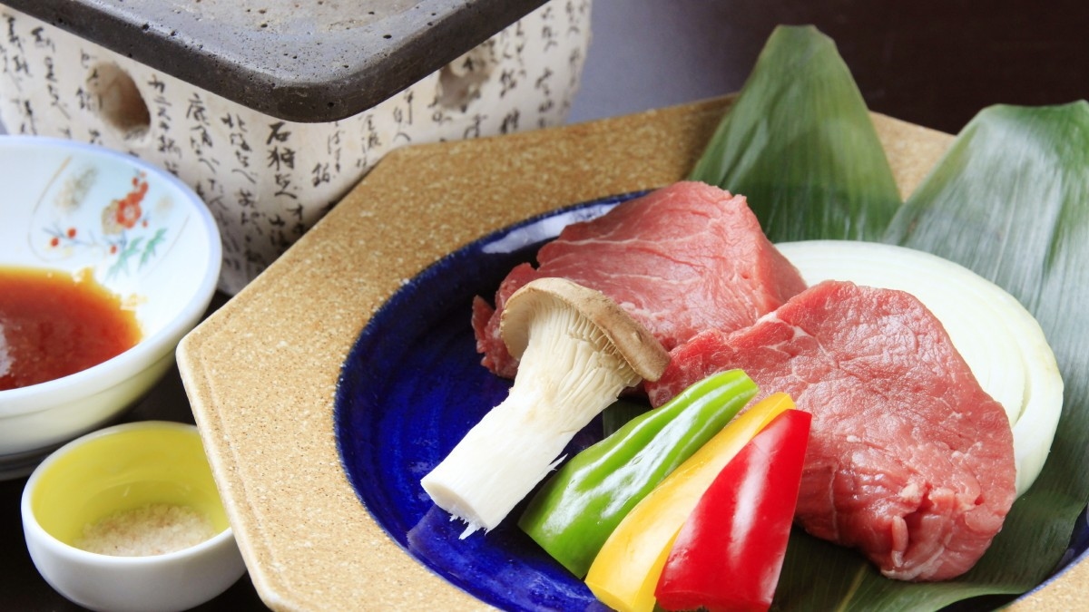 温泉湧出40周年記念★国産牛溶岩焼きステーキ付なのにスタンダード料金の特別価格！