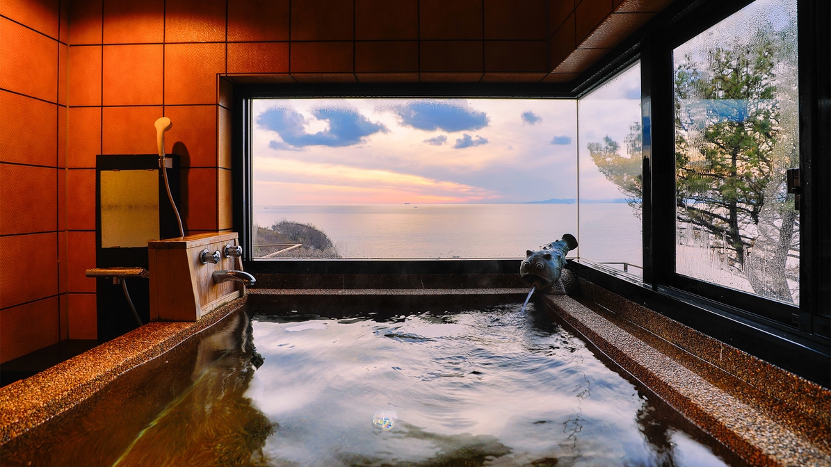 【三日月の間】海一望石造りの展望風呂＆和室+ベッドスペース