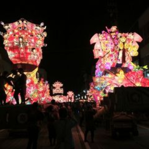 砺波夜高祭り2012支配人撮影。となみが熱く赤く燃える夜