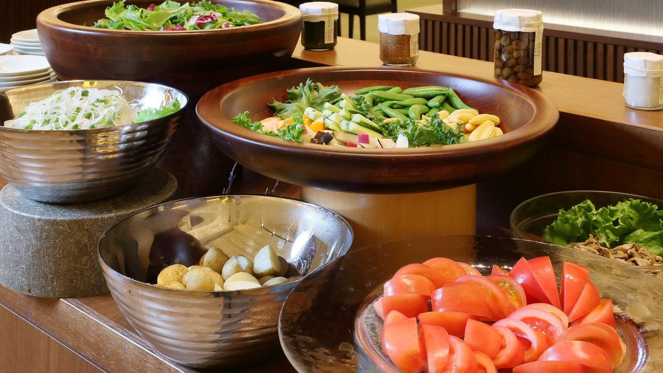 【朝食】ヘルシーな野菜やフルーツも沢山ご用意！