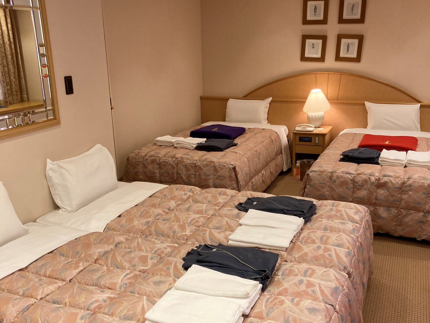 スイートルーム【素泊り】禁煙室で７０平米（ベッド４台）