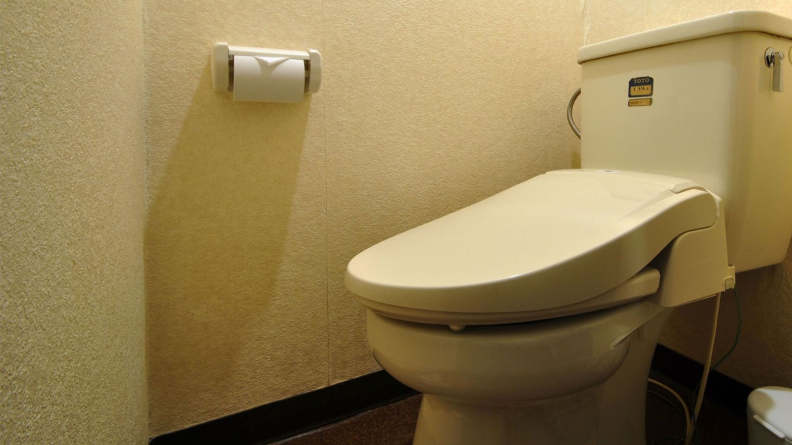 【和室6畳】個室のトイレがございます。