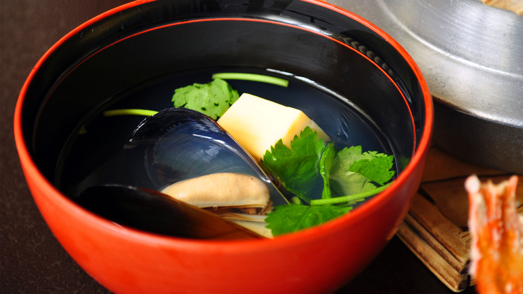 【観光ご夕食】だしの味わいが際立つ、しゅり貝お吸い物