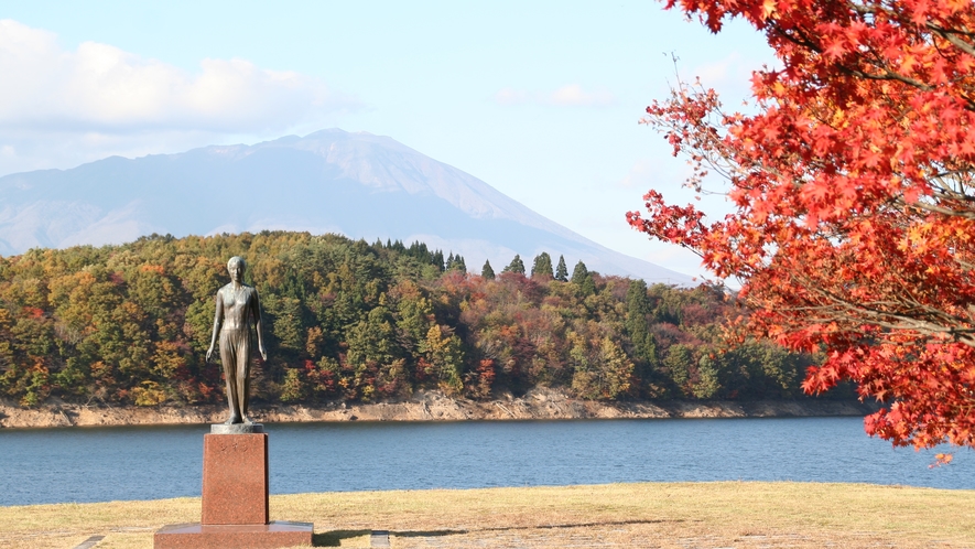 【周辺景観】神秘的な雰囲気をたたえる「田沢湖」
