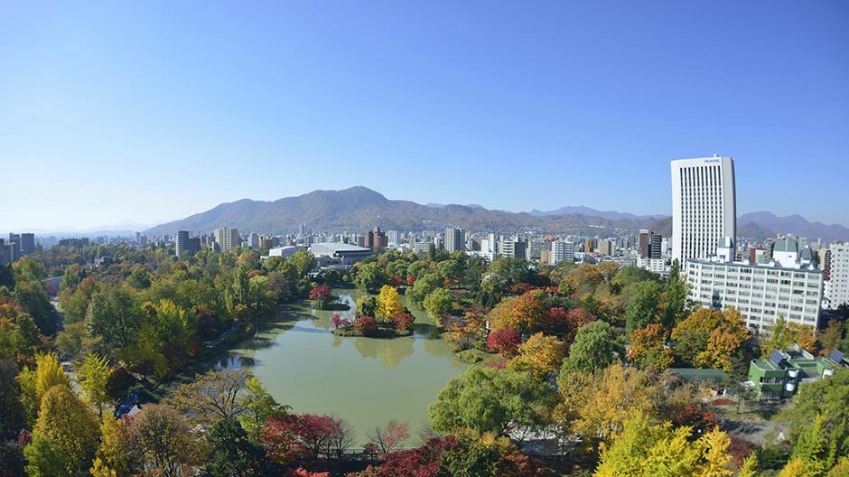 【周辺観光】中島公園｜ 水と緑が豊かな憩いの場として親しまれている公園です。