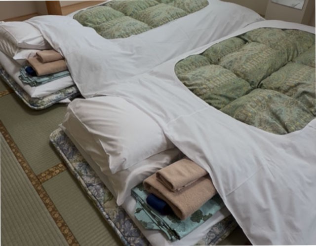 ふかふかの羽毛布団でお休みください、