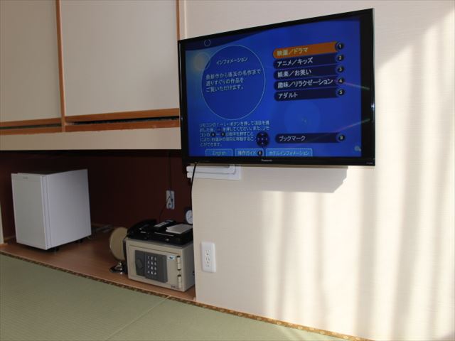 和室の壁掛テレビ