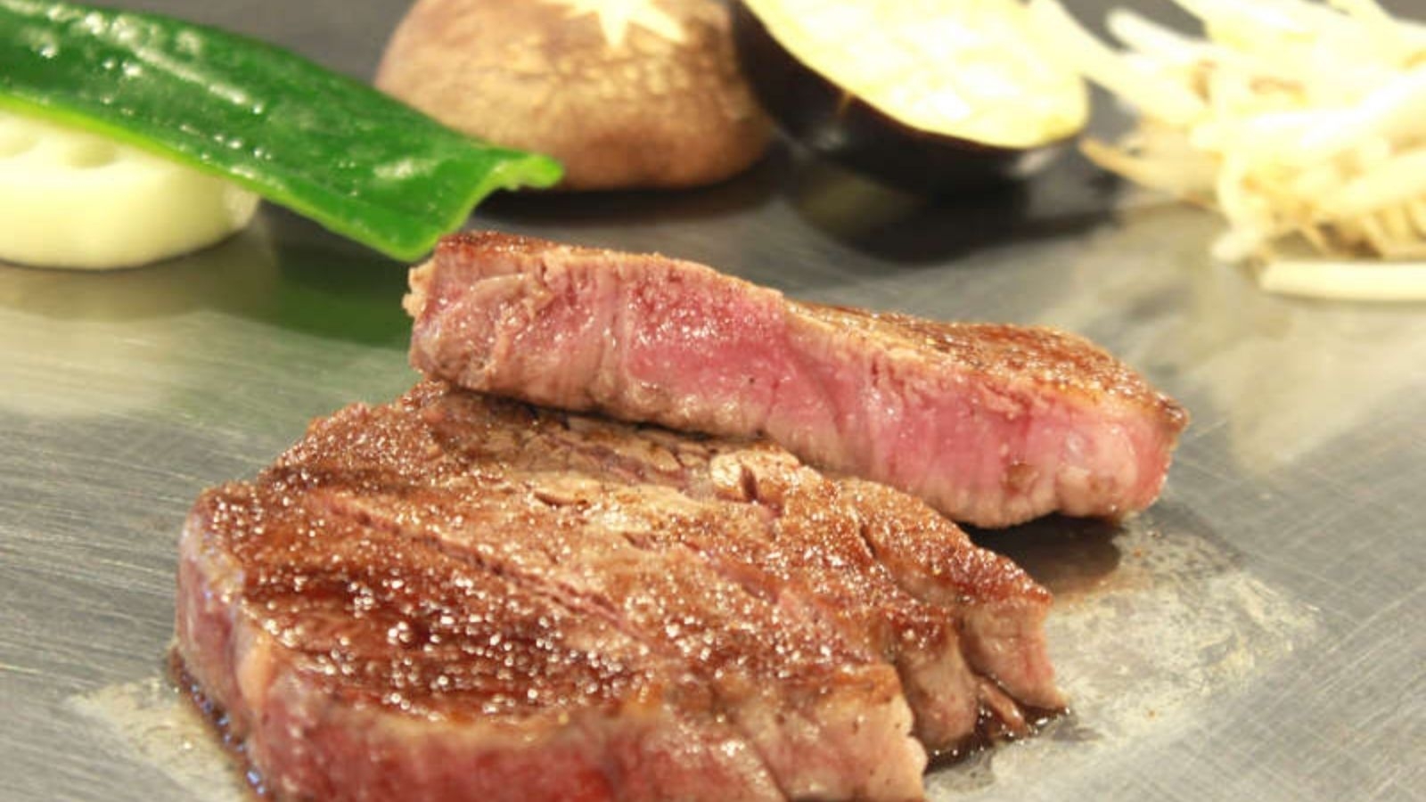 【美食の鉄板焼きプラン】国産牛×北陸の旬魚に舌鼓◆席数限定の湖畔ライブキッチンで贅沢に（1泊2食）