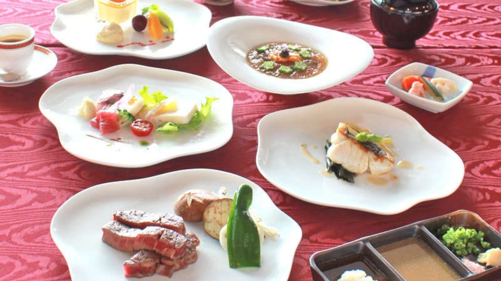 【美食の鉄板焼きプラン】国産牛×北陸の旬魚に舌鼓◆席数限定の湖畔ライブキッチンで贅沢に（1泊2食）