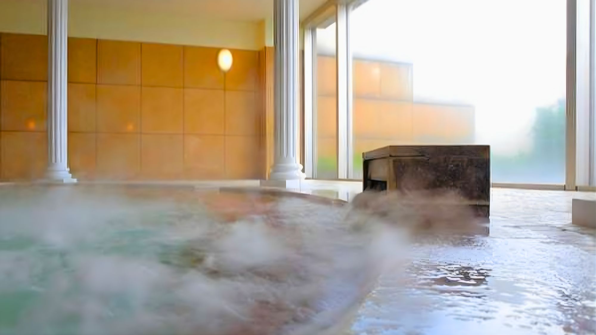 リゾートならではのローマ風呂で温泉をお愉しみいただけます