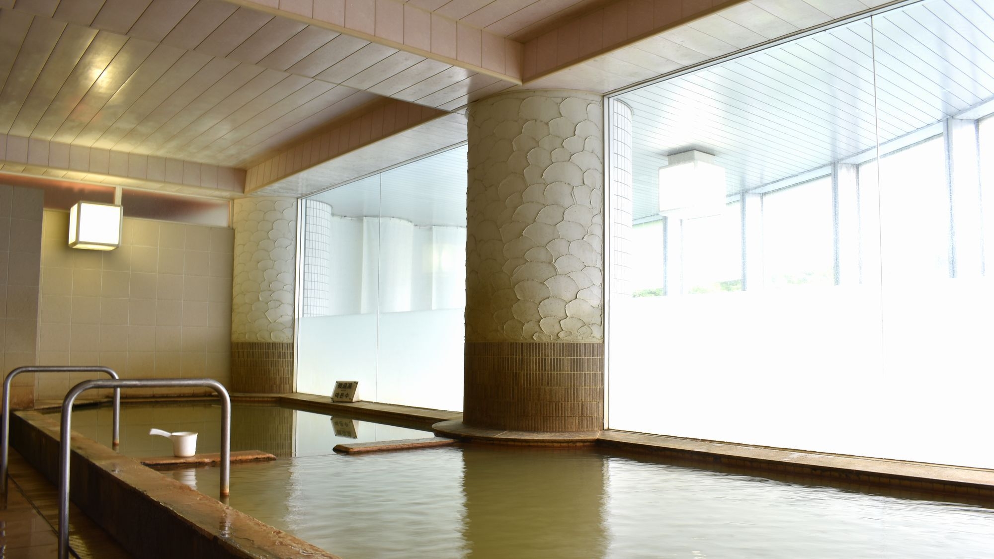 【連泊がお得】当館自慢の和風・洋風スタイルかけ流し天然温泉☆連泊で非日常ステイ♪／朝食付き