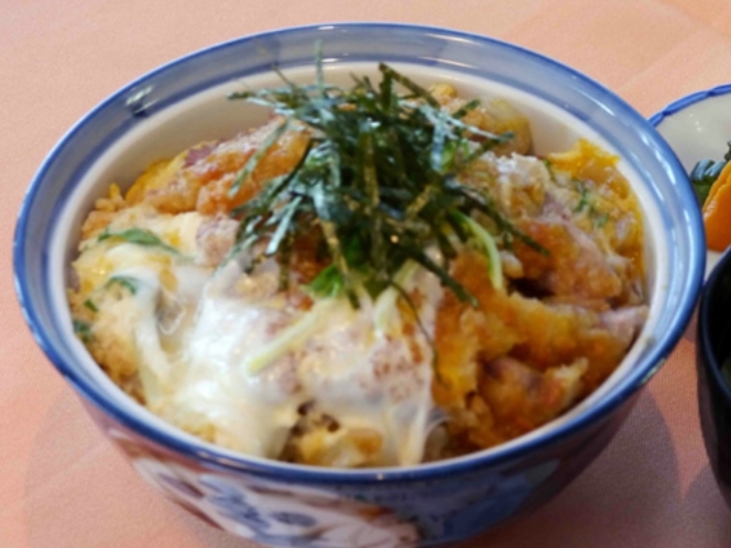 【ランチ】 美瑛産豚肉ロースカツ丼