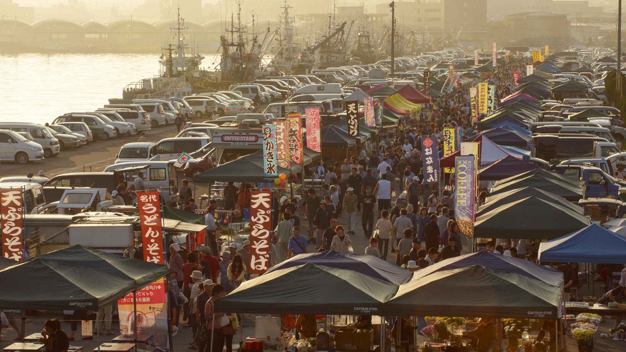 【近隣観光地】館鼻朝市　車で約13分