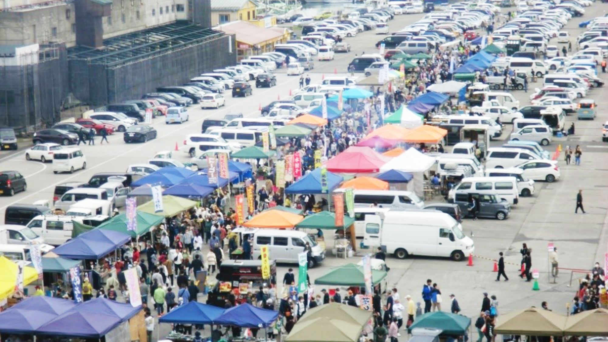 【観光名所】館鼻朝市　車で約13分