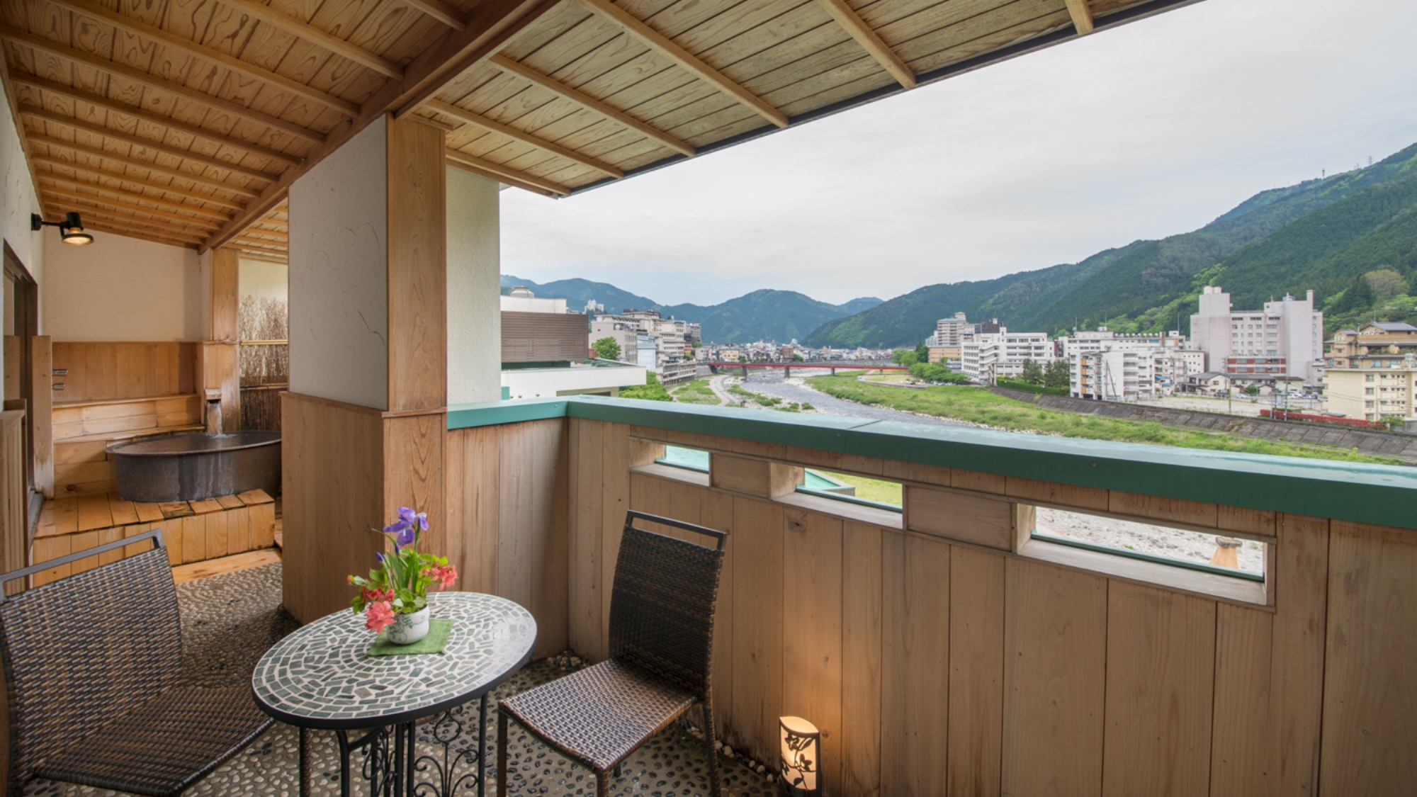 露天風呂付客室『川のせせらぎ』露天風呂