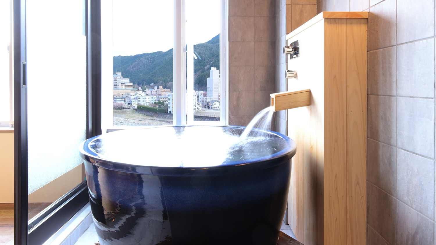 百瀬・千箱　温泉展望浴室イメージ