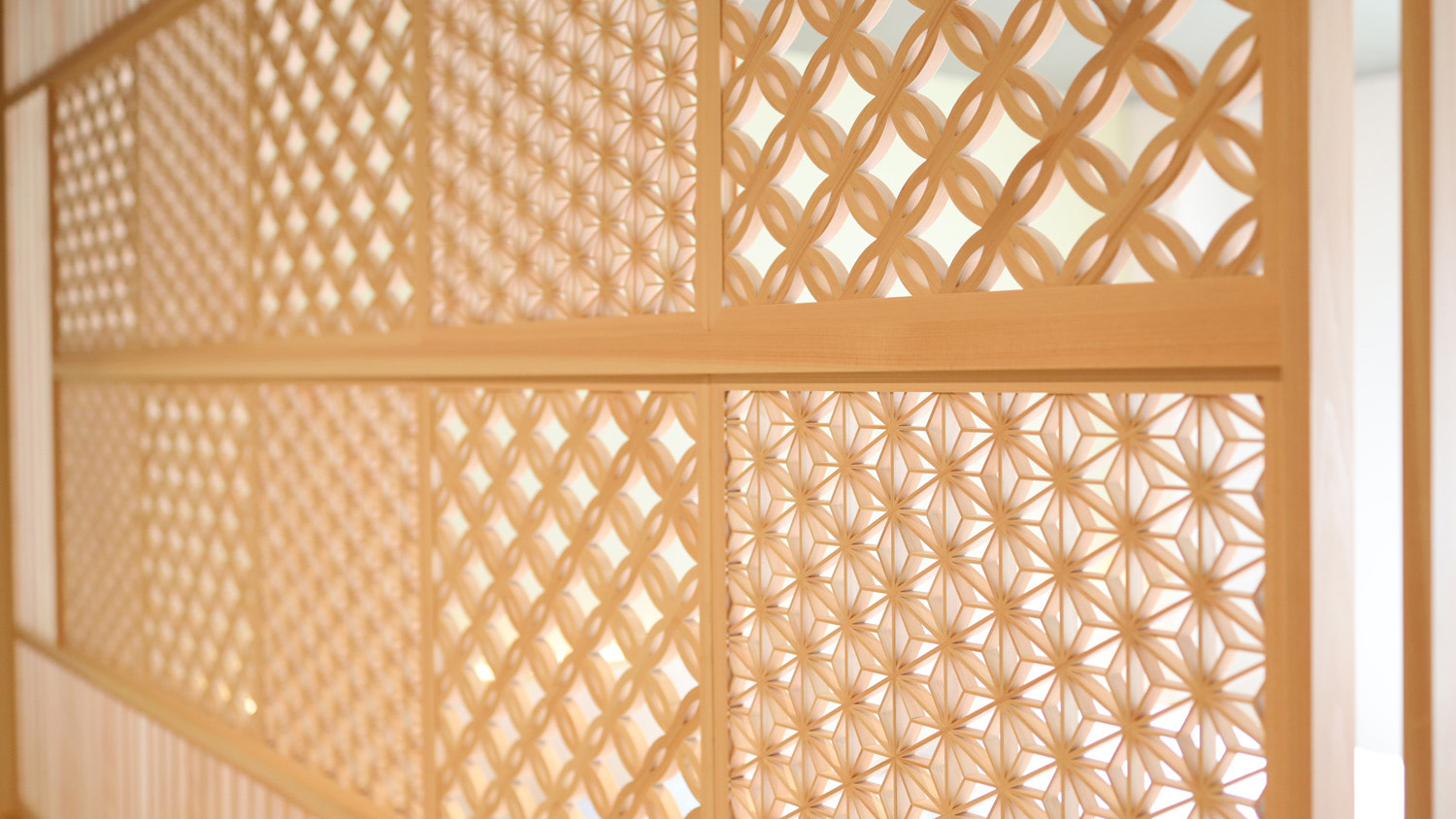 有明　美しい格子の仕切り