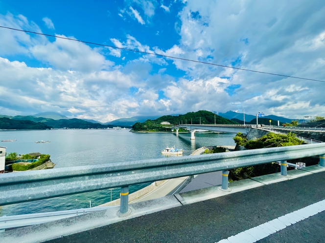 【周辺　観光】九島と宇和島市の行き来は九島大橋で渡れます