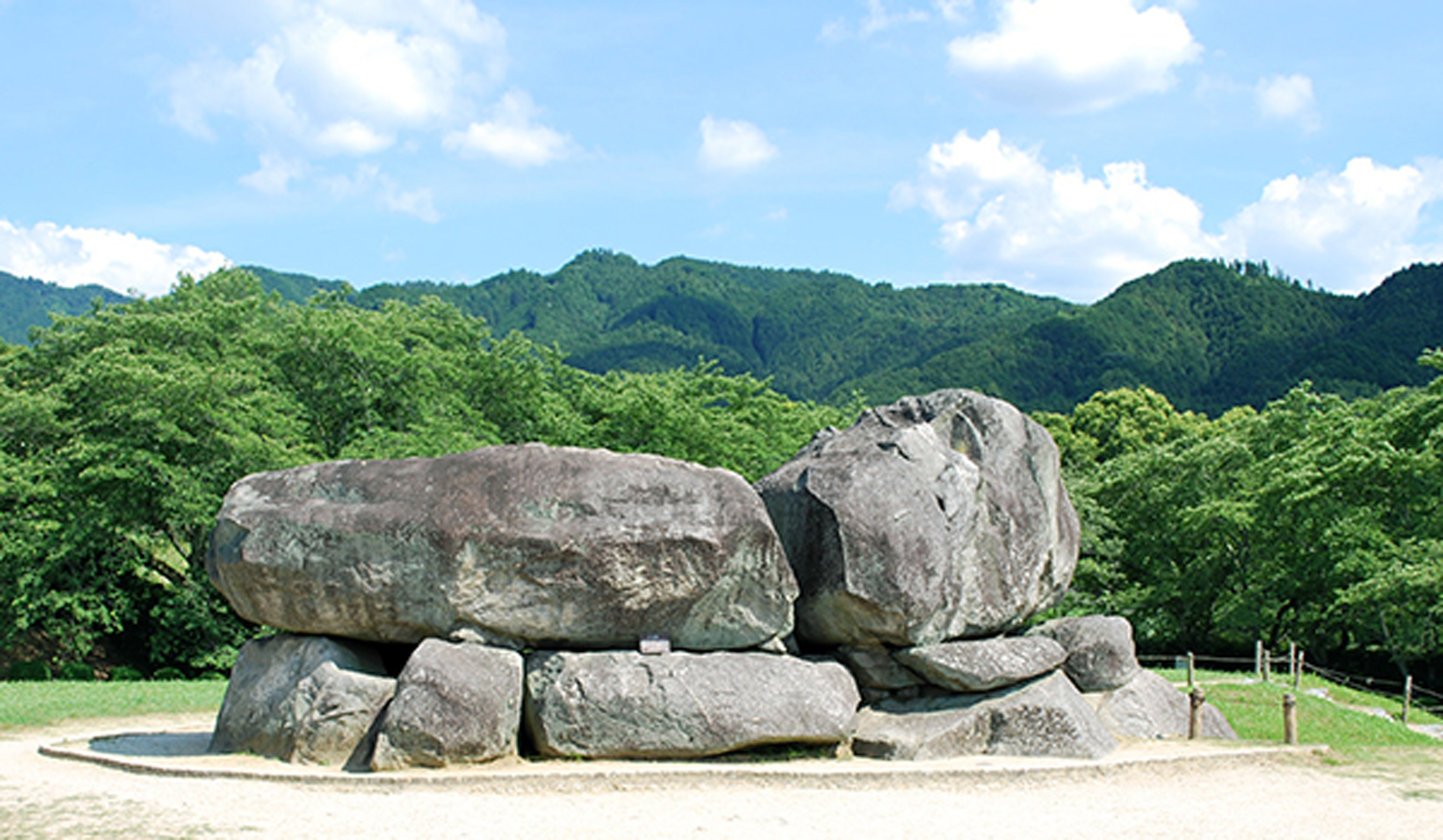 *石舞台古墳【明日香村】京奈和・御所経由で約35分。高取町経由でも行けます。