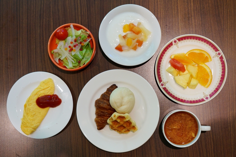 【年末年始12/31-1/2限定】ご夕食は彩り豊かなお正月特別会席に舌鼓♪ご朝食はお雑煮やお節も！