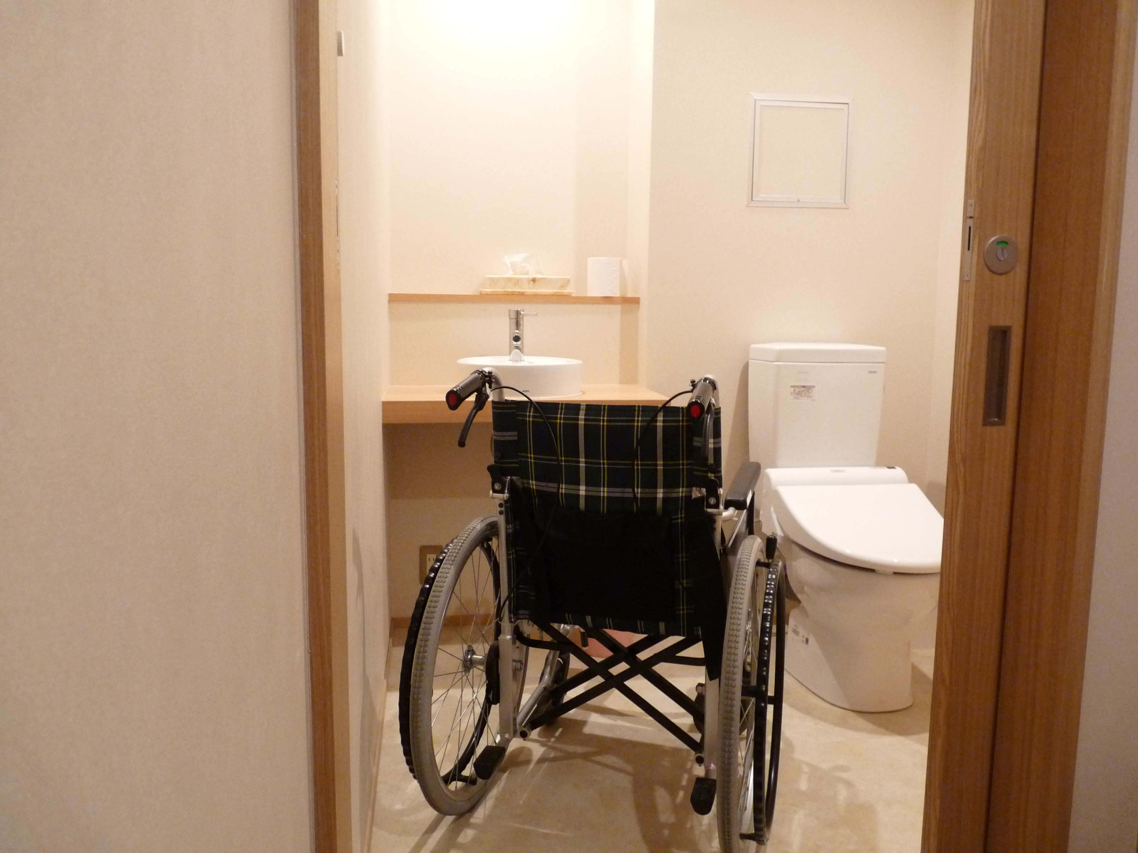 ﾊﾞﾘｱﾌﾘｰﾀｲﾌﾟ半露天檜風呂付和洋室（禁煙）トイレ