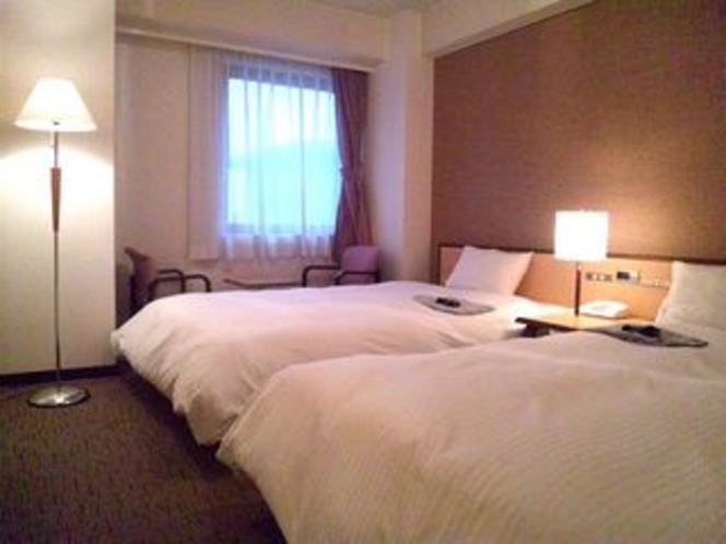 ツインルーム【24㎡～27㎡】セミダブルベッド2台のお部屋です。当ホテル洋室で1番広い洋室です。