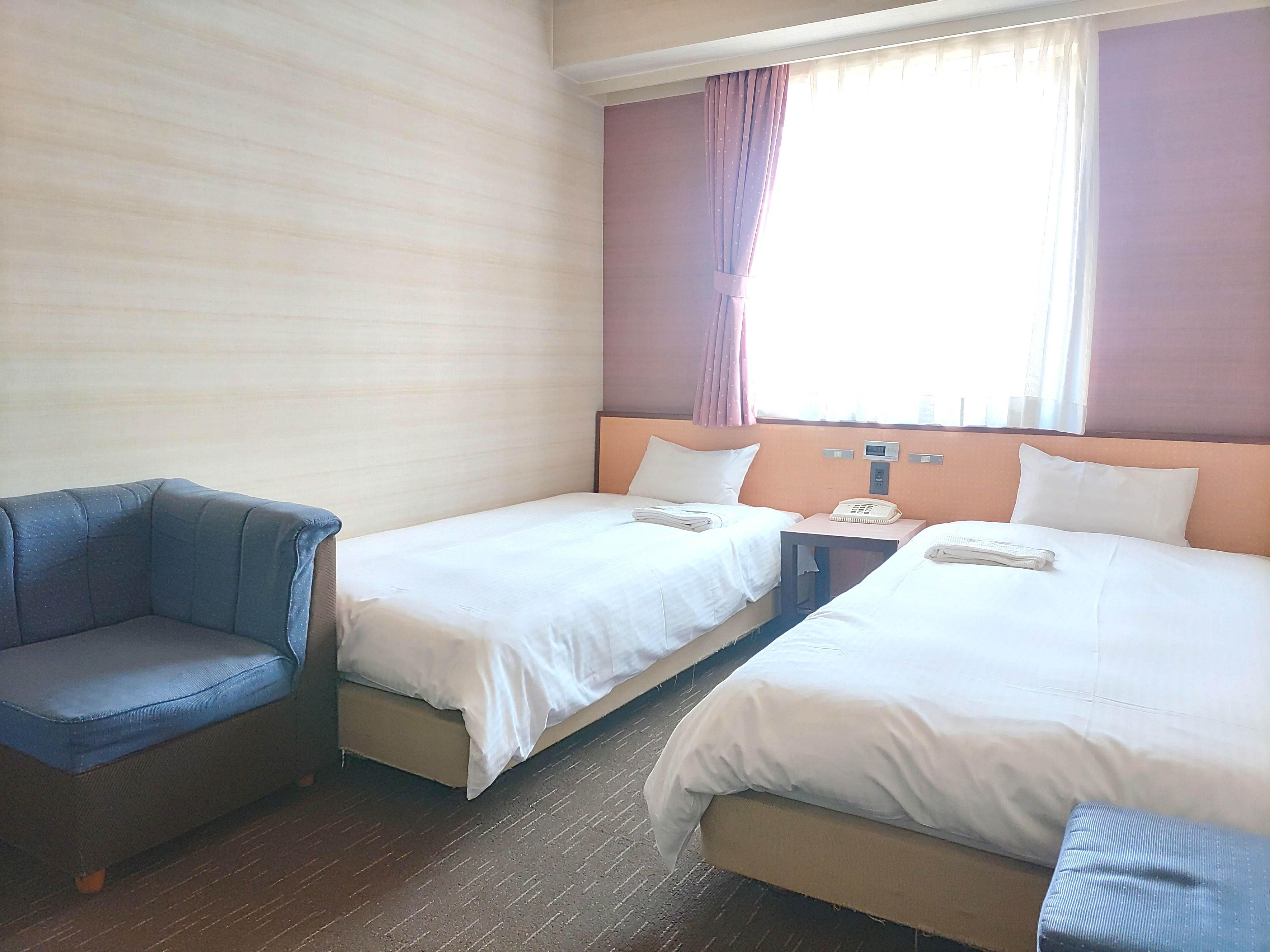 エコノミーツインルーム【20㎡】シングルベッド2台のお部屋です。