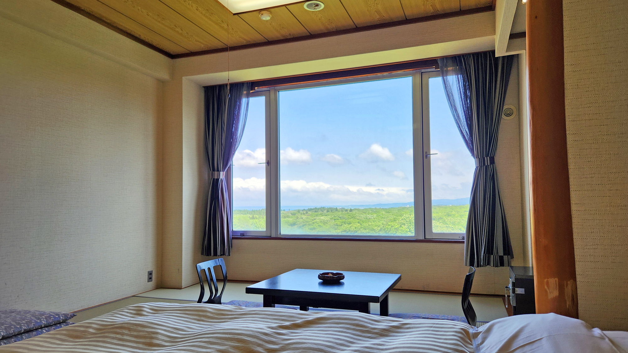 [禁煙]本館和洋室ツイン(シモンズベッド2台)+6畳002