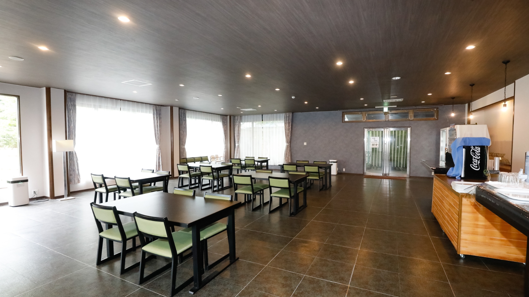 ロビー／澄みきった空気の中で癒しのひとときを、お過ごし下さい。