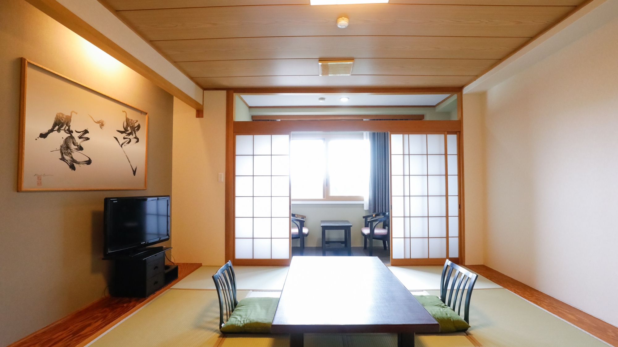 和室10畳／無料WiFi完備。ユニットバス＆トイレ付き。（客室一例）