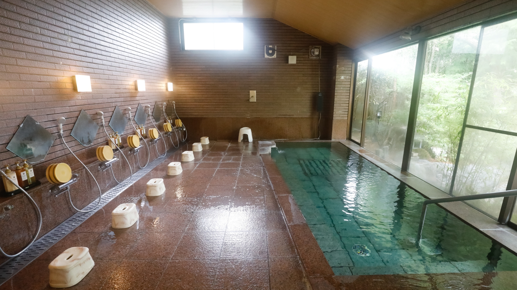 風呂／清潔感のある大浴場をご利用いただけます。