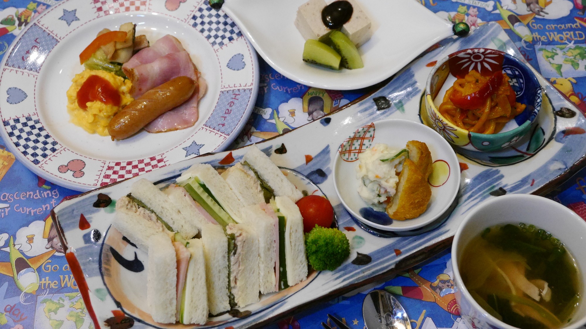 幼児用お子様ランチ：朝食の一例