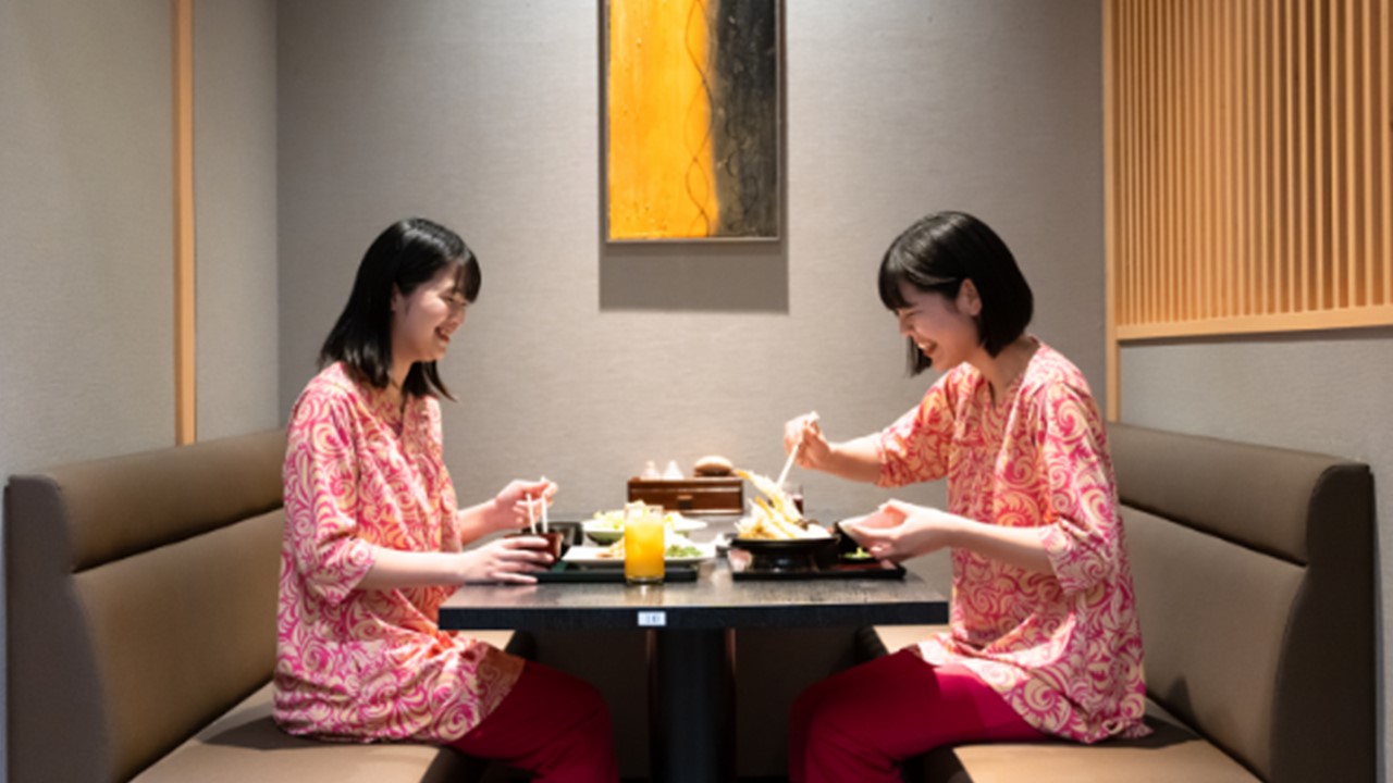 お客様にお好みの食事シーンを選択していただけますように、
和食・洋食・ワインバーやなど様々なお食事をご用意しました。
