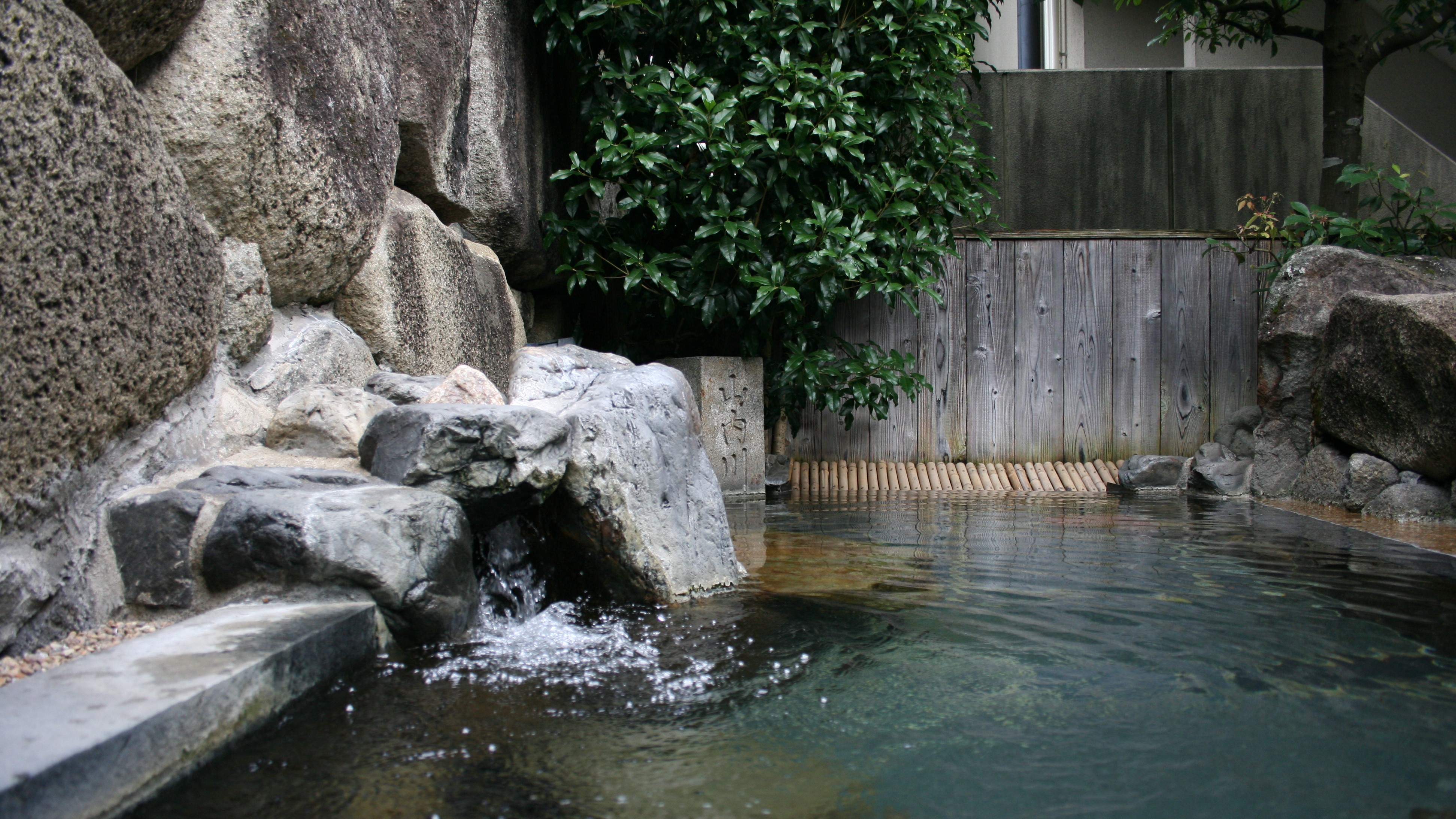 内湯・露天風呂「離れの湯」男性