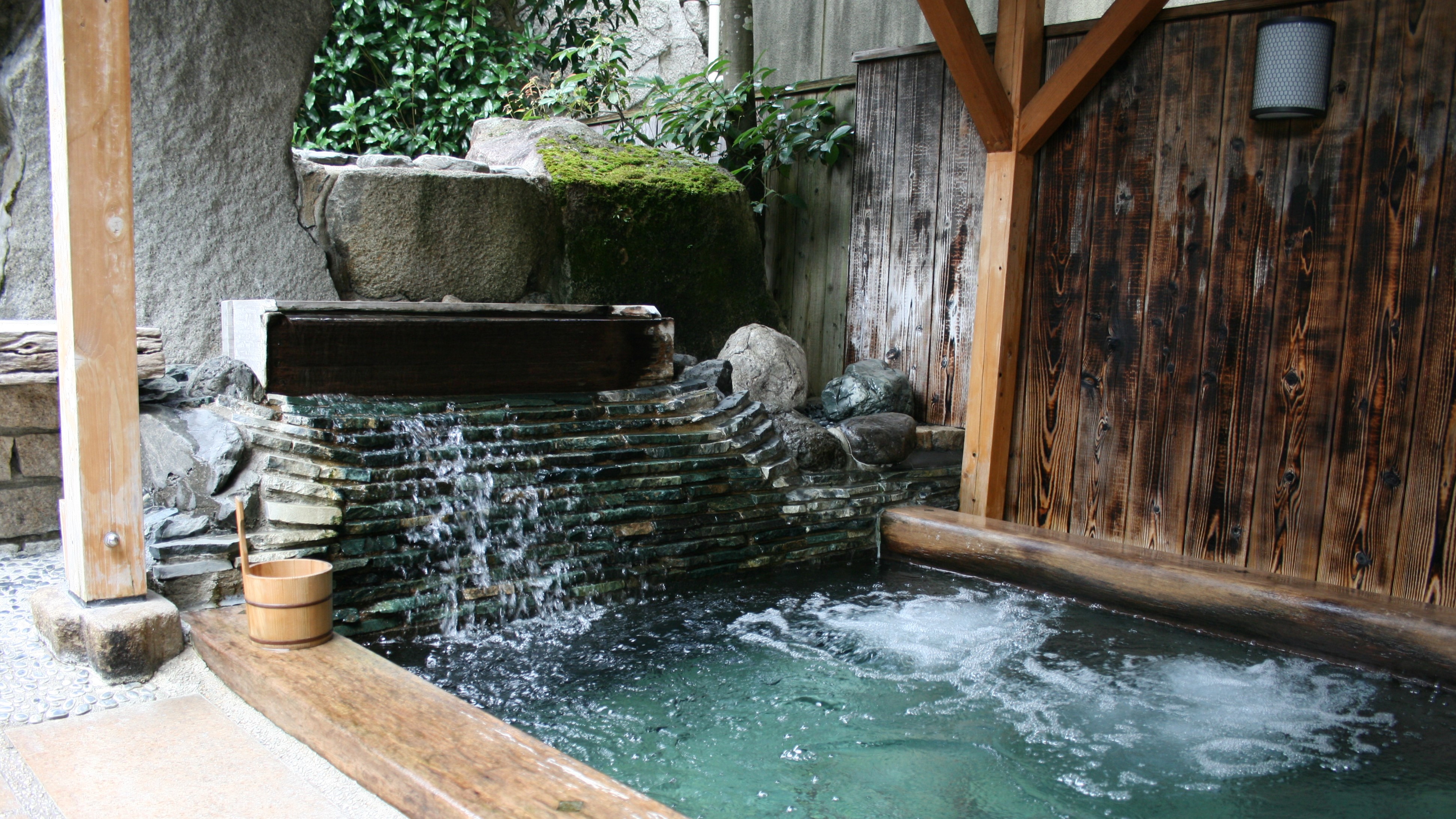 内湯・露天風呂「離れの湯」男性