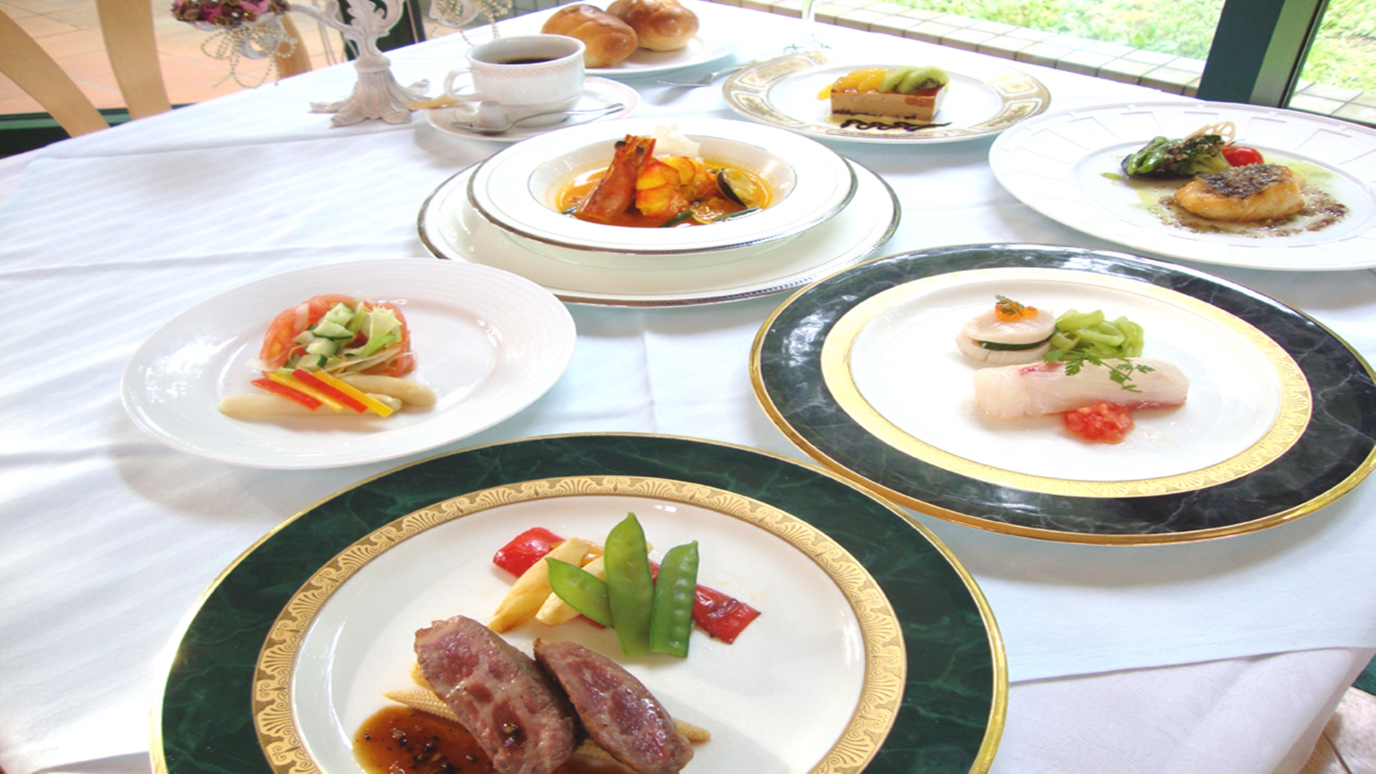 *【洋食フルコース】一例。見た目にも美しい、五感で味わう洋食フルコース。