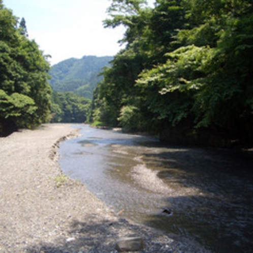 清流赤平川の自然・徒歩約5分）