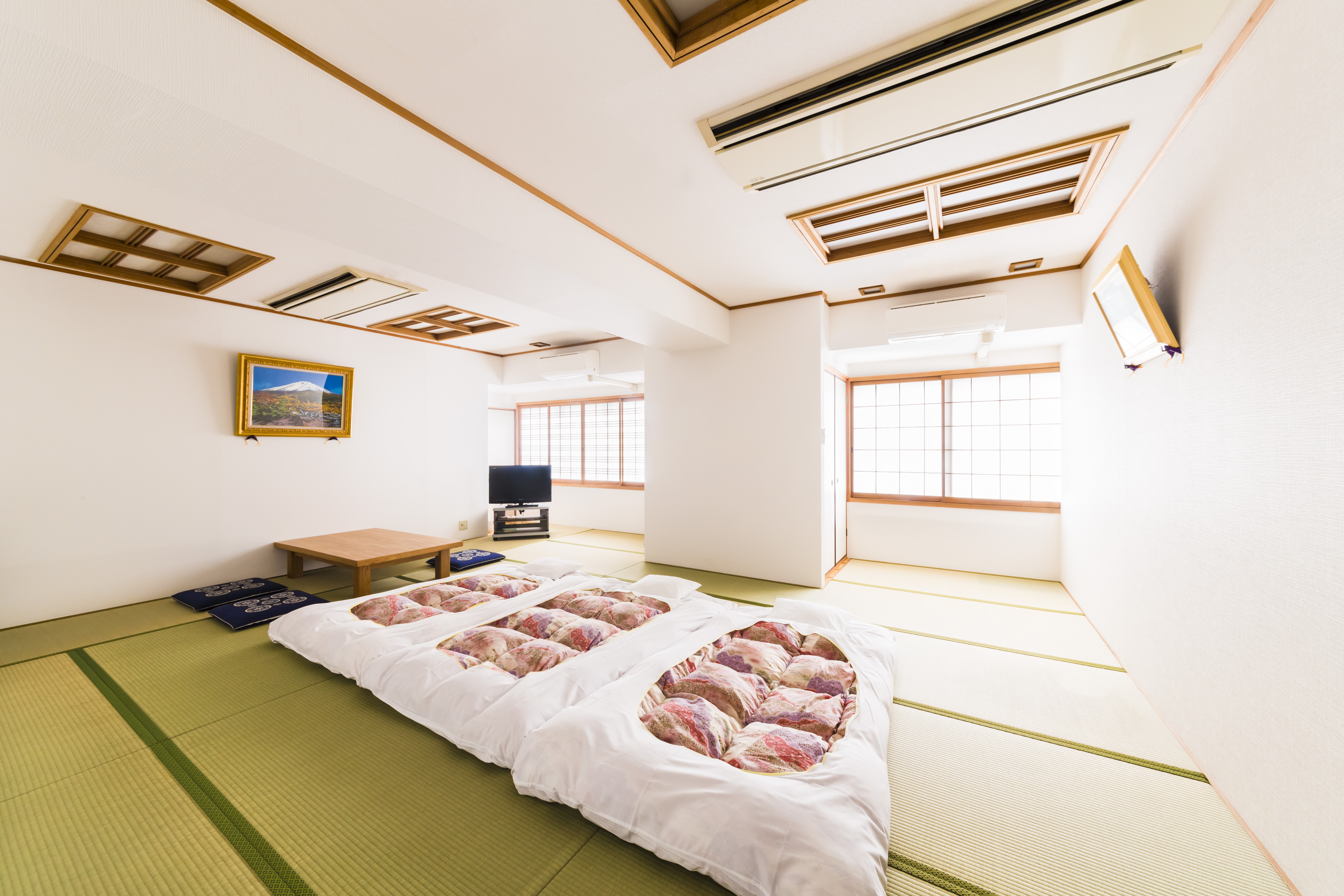 和室20畳　2名様～10名様宿泊可能です　広くて解放感のあるお部屋でお寛ぎ頂けます
