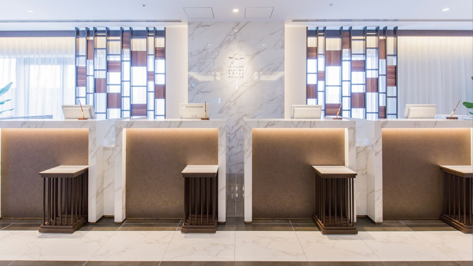 7階フロントカウンター